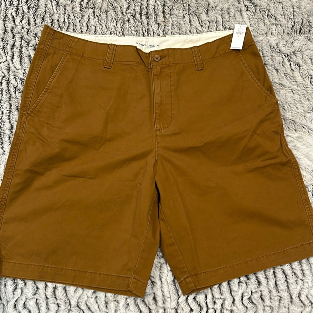 Old Navy Size 40 Flat Front Shorts